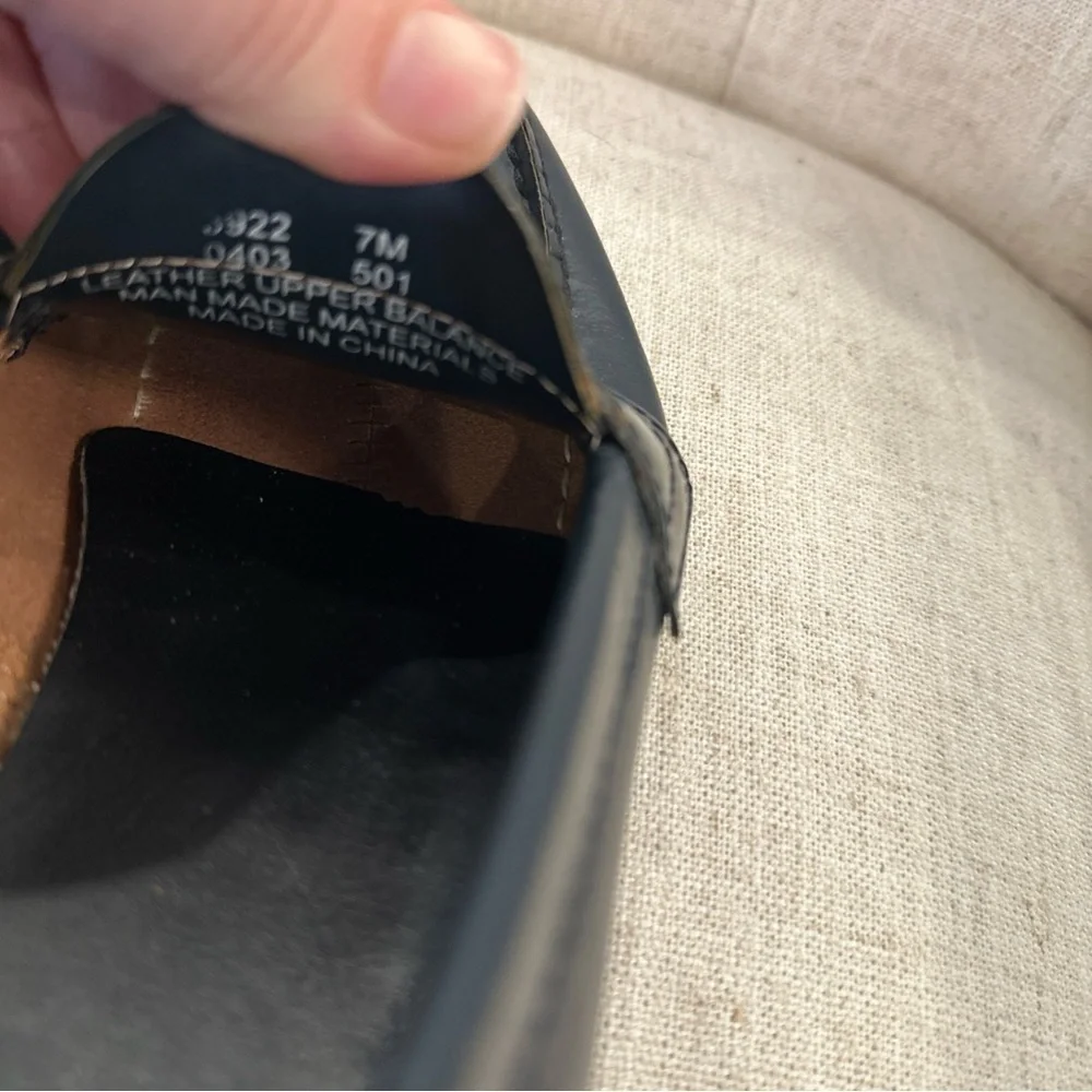 Eastland Classic II Women's 7M Navy Blue Penny Loafers Preppy Academia 3922 EUC!